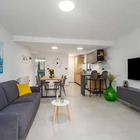 Apartment Moderne Ferienwohnung Olive Premium In Porec Porec