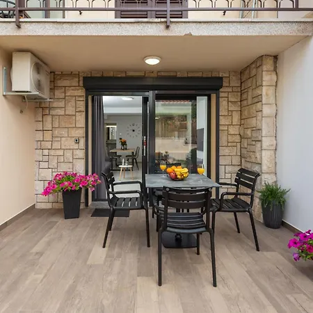 Moderne Ferienwohnung Olive Premium In Porec Porec